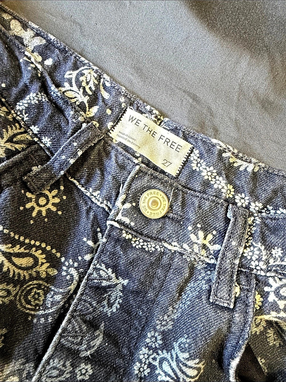 We The Free Good Luck Printed Barrel Jeans Like New - Picture 3 of 5